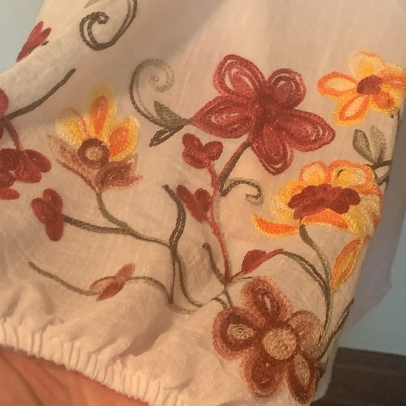 Pretty floral top-new with tag! - Picture 4 of 5